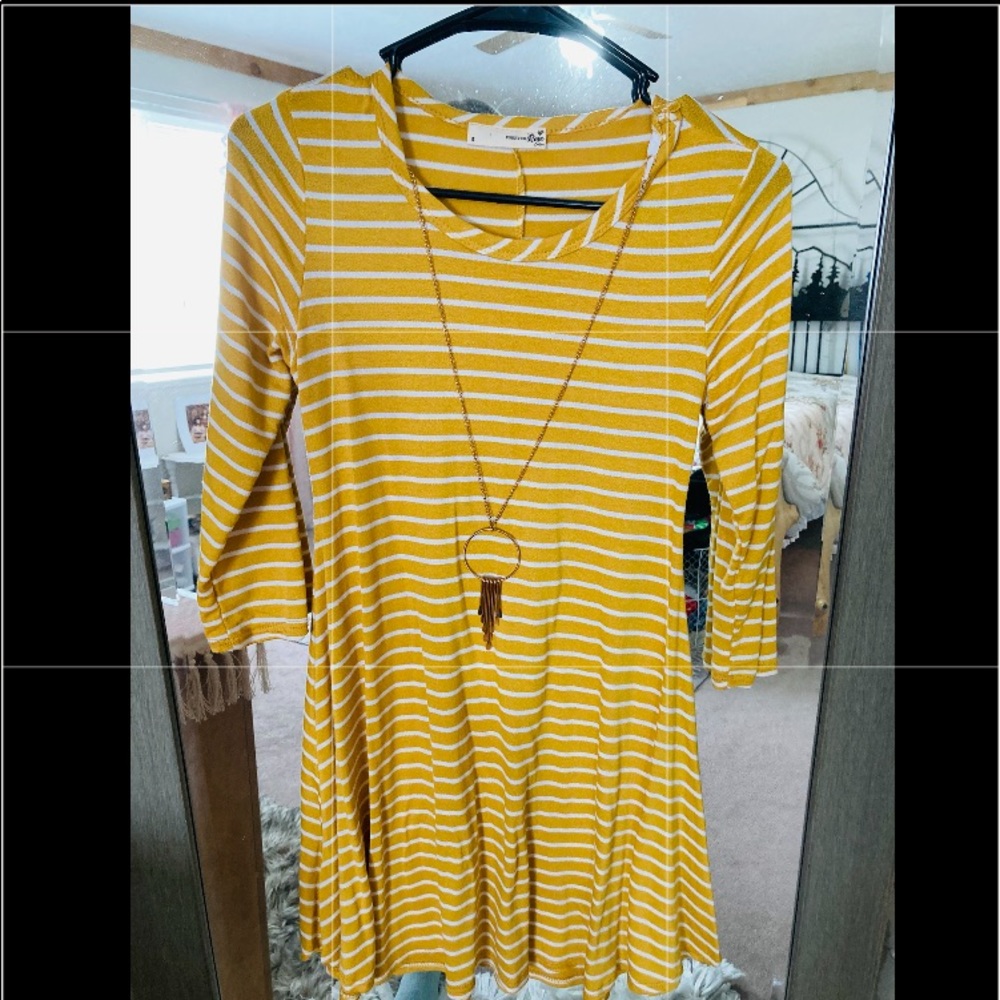 Pretty yellow and white sun dress